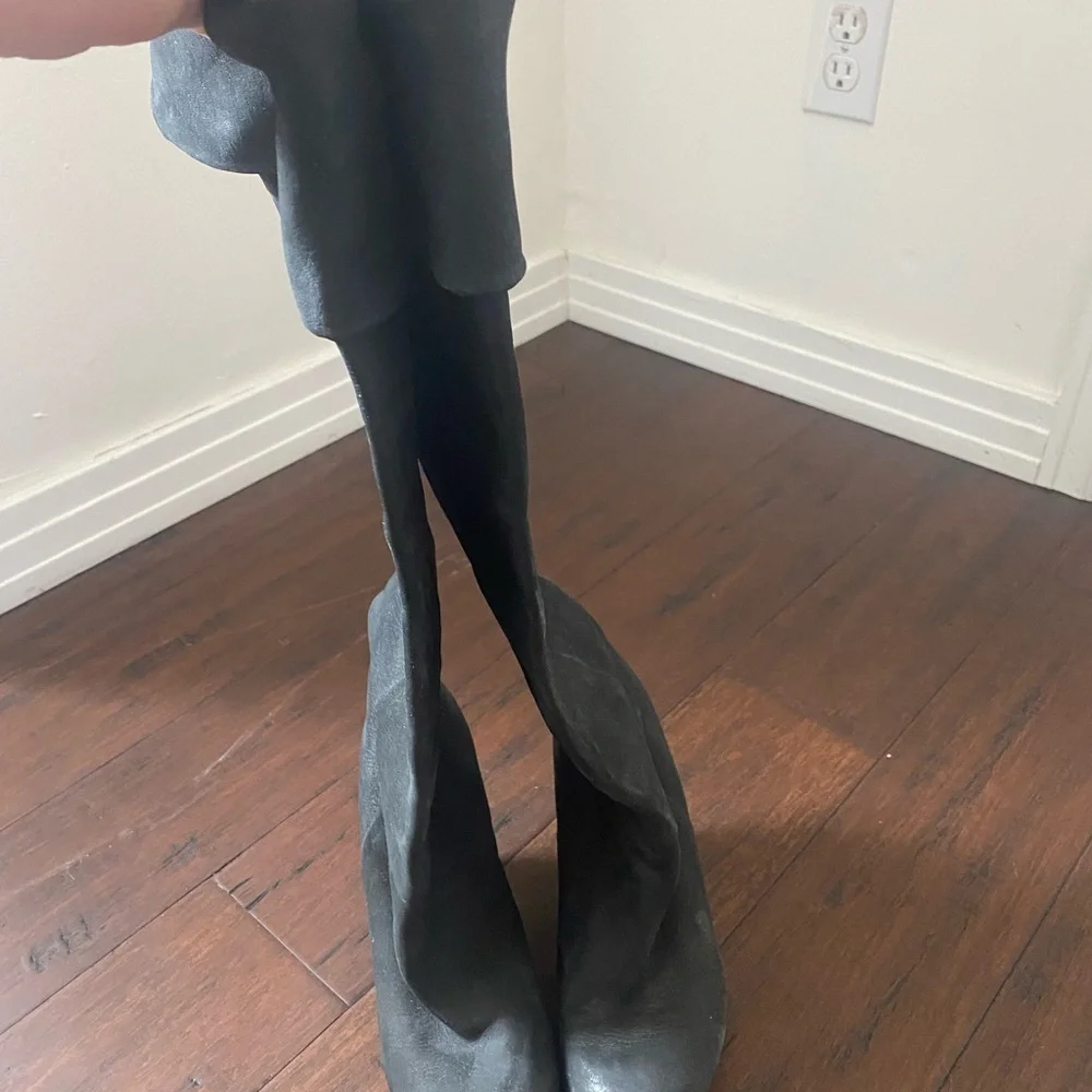 Ash wedge boots